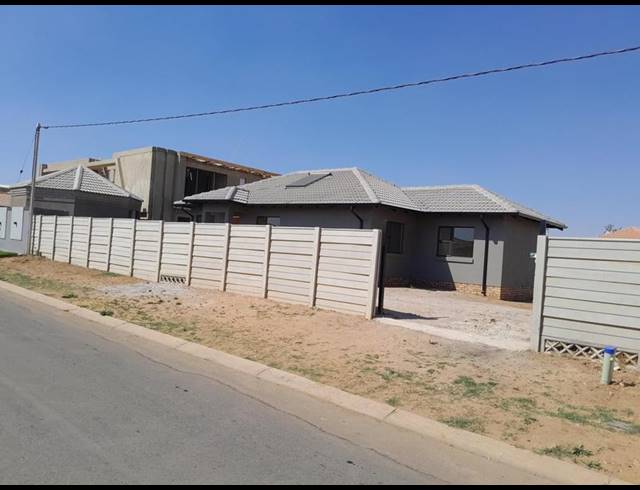 3 BEDROOM HOUSE FOR SALE IN AZAADVILLE